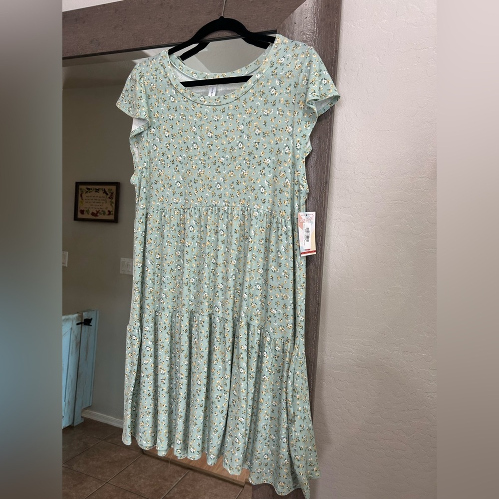 HoneyMe Floral Tiered Midi Dress – Size Medium –‎ NWT